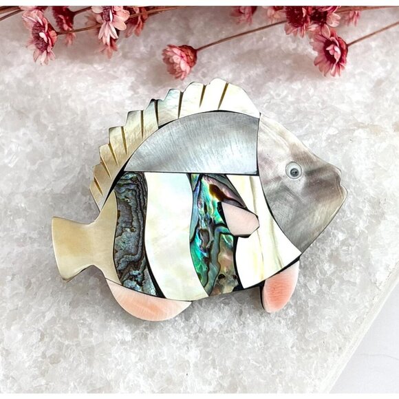 Vintage Jewelry - Iridescent Nautral Mother of Pearl | Abalone XL  Vintage Artful Fish Brooch